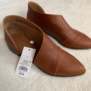 NWT Universal Thread Wenda cutout booties